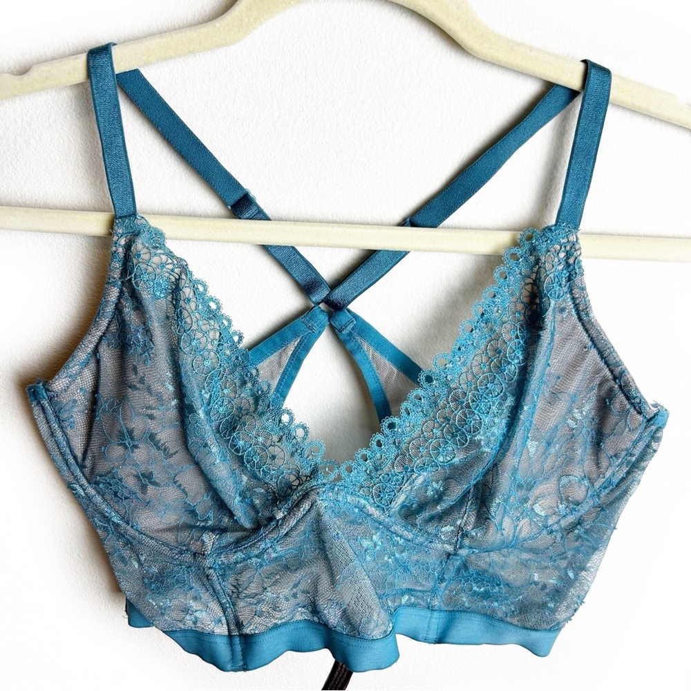 Victoria's Secret Very sexy unlined plunge floral lace underwire bralette bra